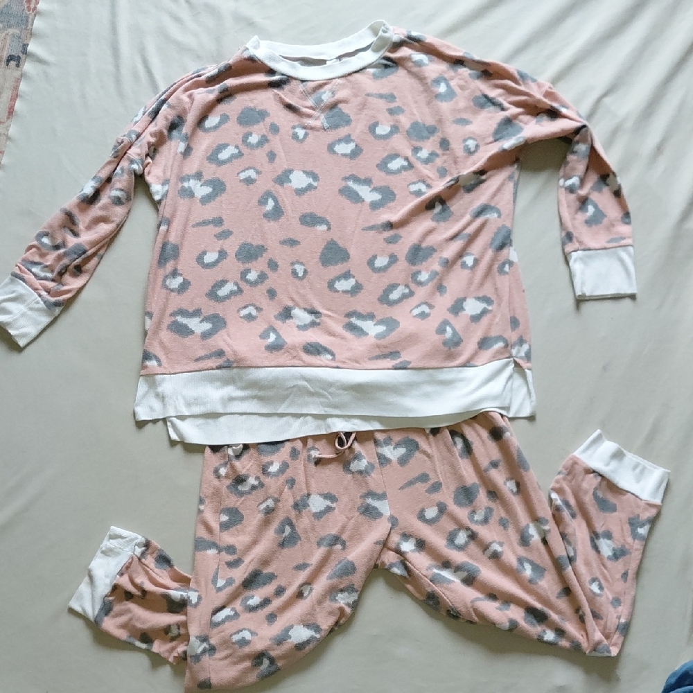 Women's Leopard Print Pajama Set - Pink and White Oversized Medium